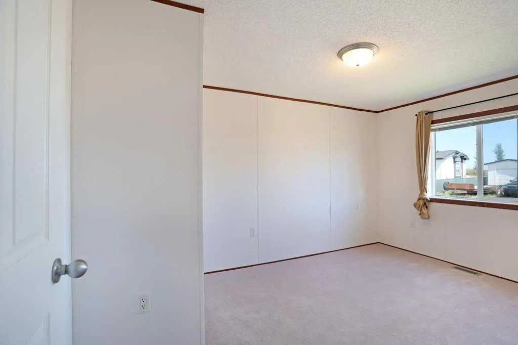 349 Railway Avenue Duchess AB T0J0Z0