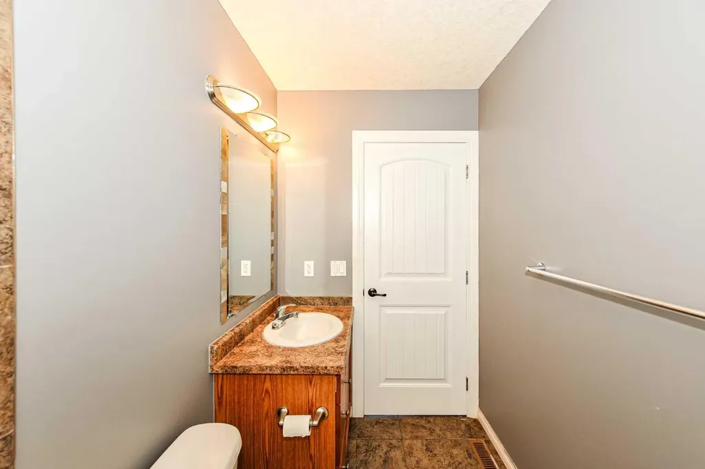 6802 50 Avenue Camrose AB T4V 5C7