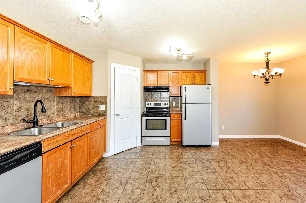 6802 50 Avenue Camrose AB T4V 5C7