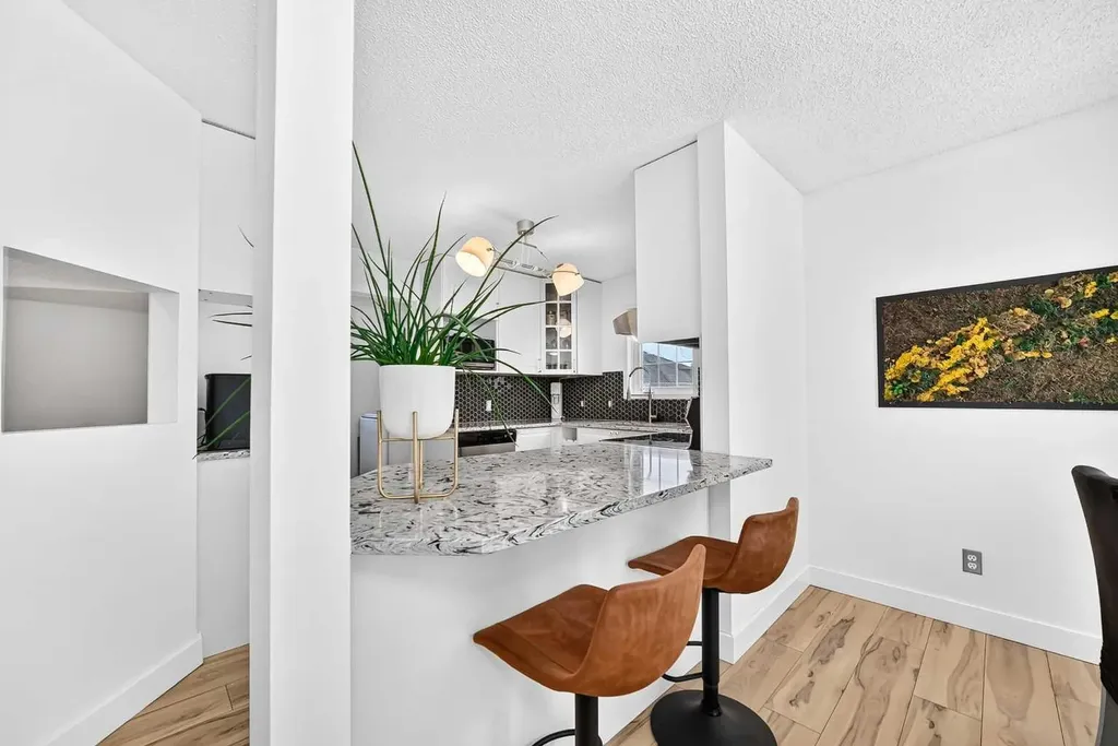 7171 Coach Hill Road SW Calgary AB T3H 3R7
