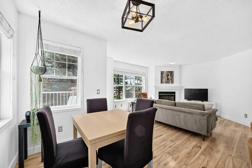 7171 Coach Hill Road SW Calgary AB T3H 3R7