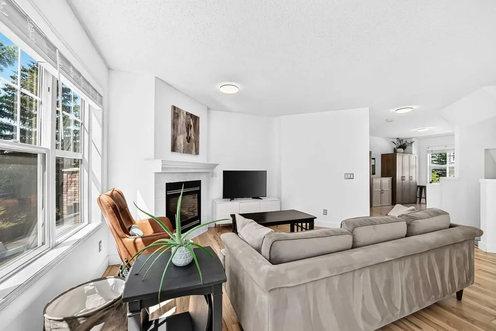 7171 Coach Hill Road SW Calgary AB T3H 3R7