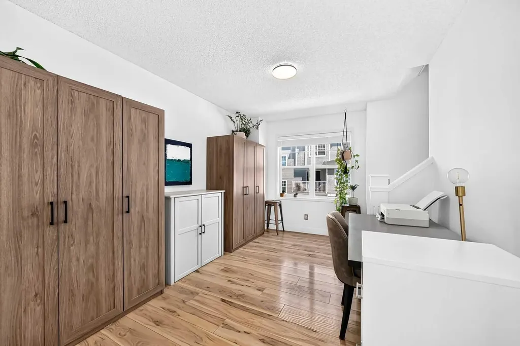 7171 Coach Hill Road SW Calgary AB T3H 3R7