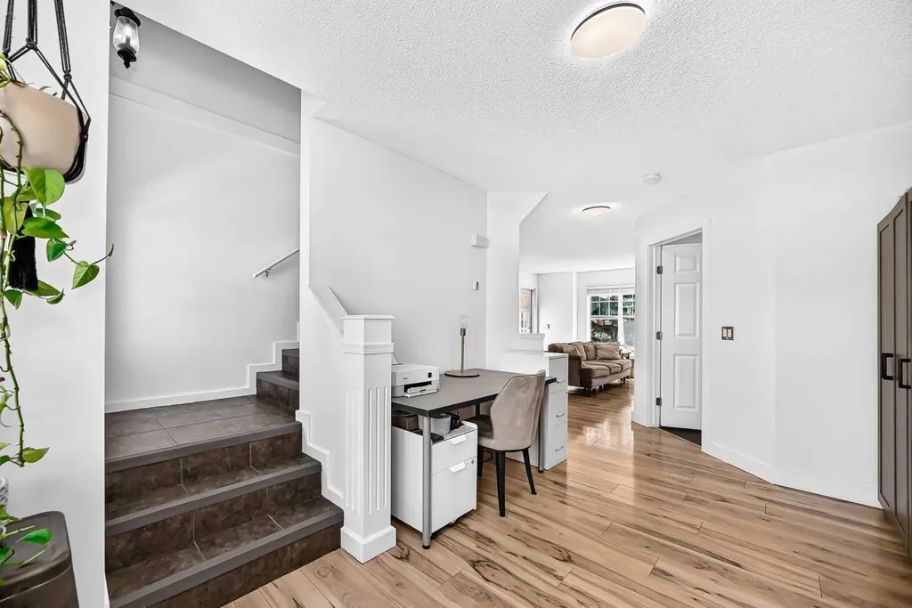 7171 Coach Hill Road SW Calgary AB T3H 3R7