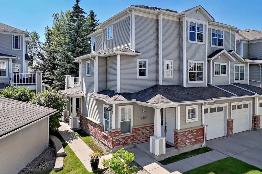 7171 Coach Hill Road SW Calgary AB T3H 3R7