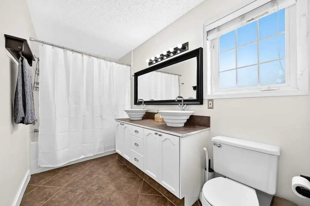 7171 Coach Hill Road SW Calgary AB T3H 3R7