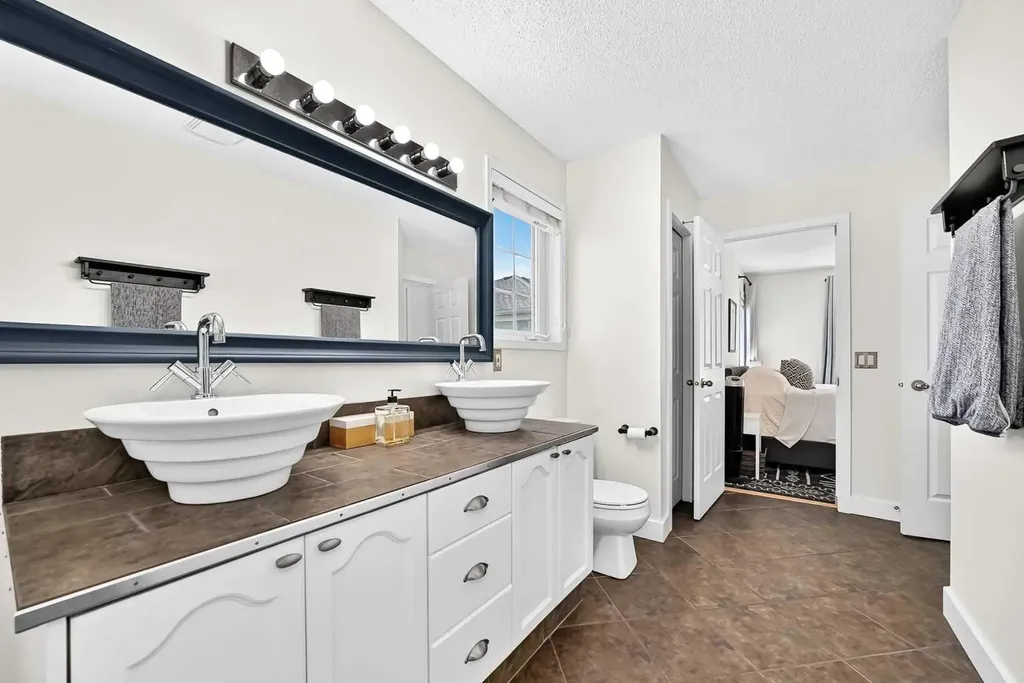 7171 Coach Hill Road SW Calgary AB T3H 3R7