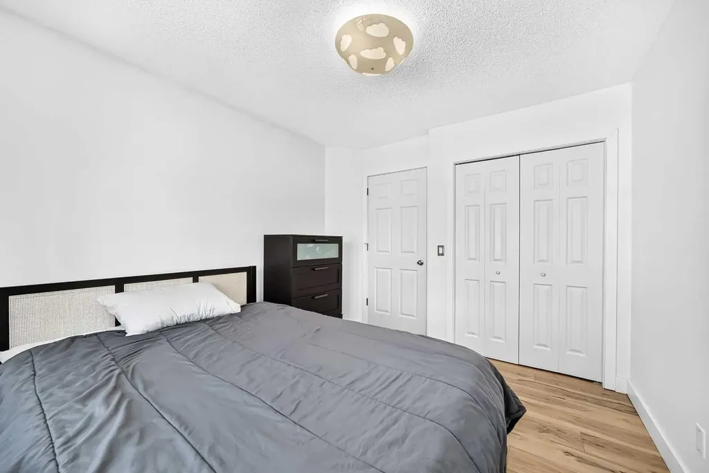 7171 Coach Hill Road SW Calgary AB T3H 3R7