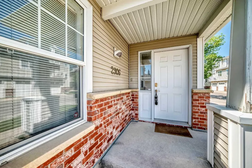 7171 Coach Hill Road SW Calgary AB T3H 3R7