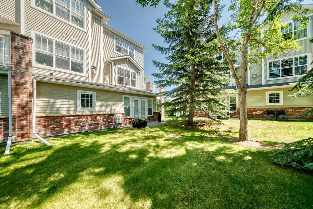 7171 Coach Hill Road SW Calgary AB T3H 3R7
