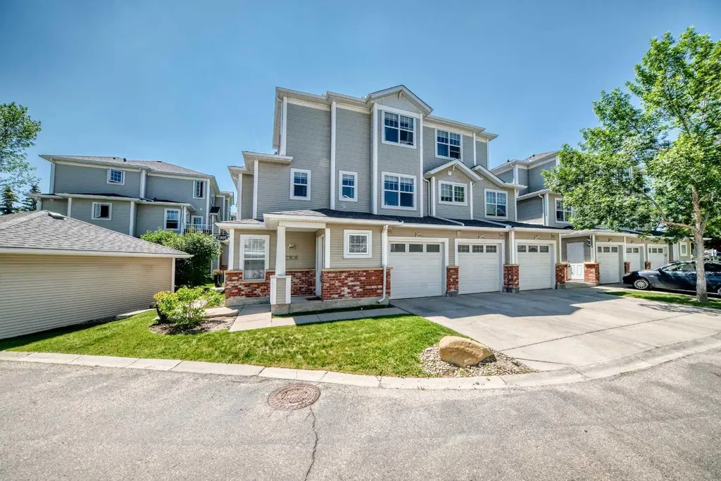7171 Coach Hill Road SW Calgary AB T3H 3R7
