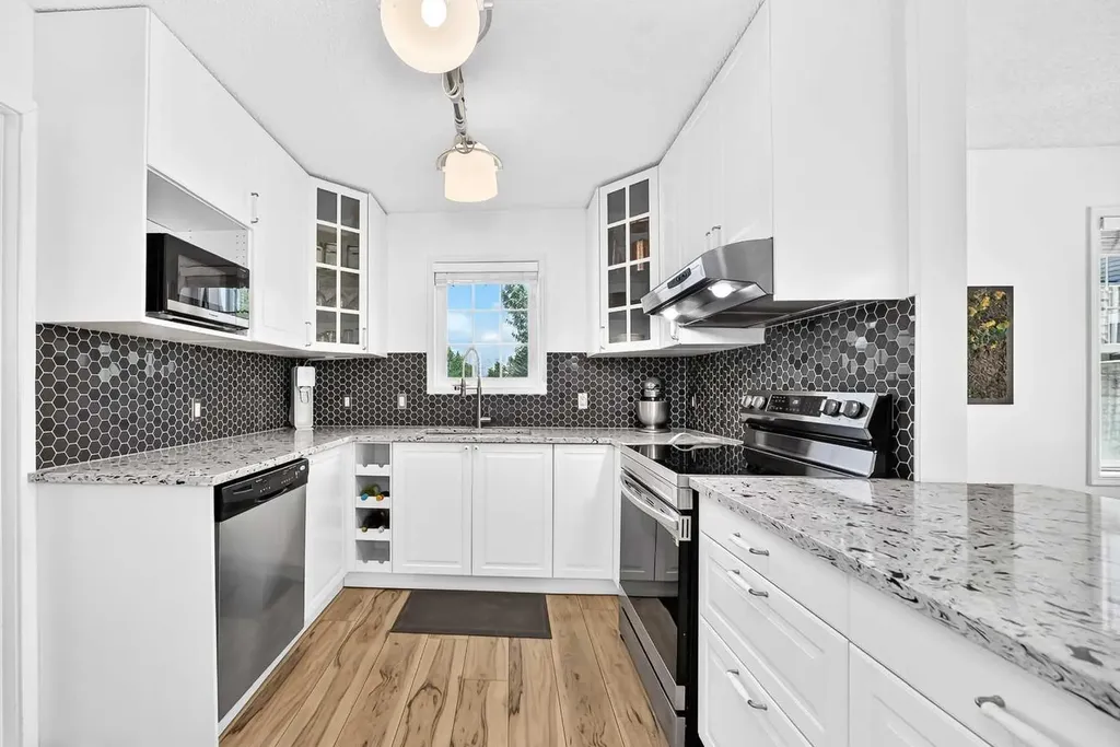 7171 Coach Hill Road SW Calgary AB T3H 3R7