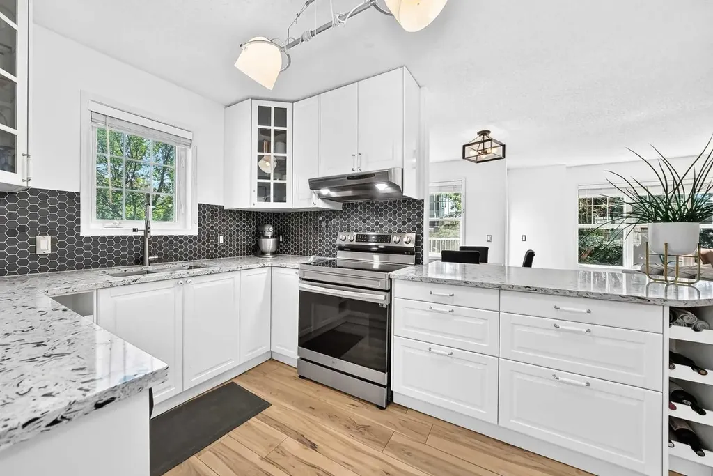 7171 Coach Hill Road SW Calgary AB T3H 3R7