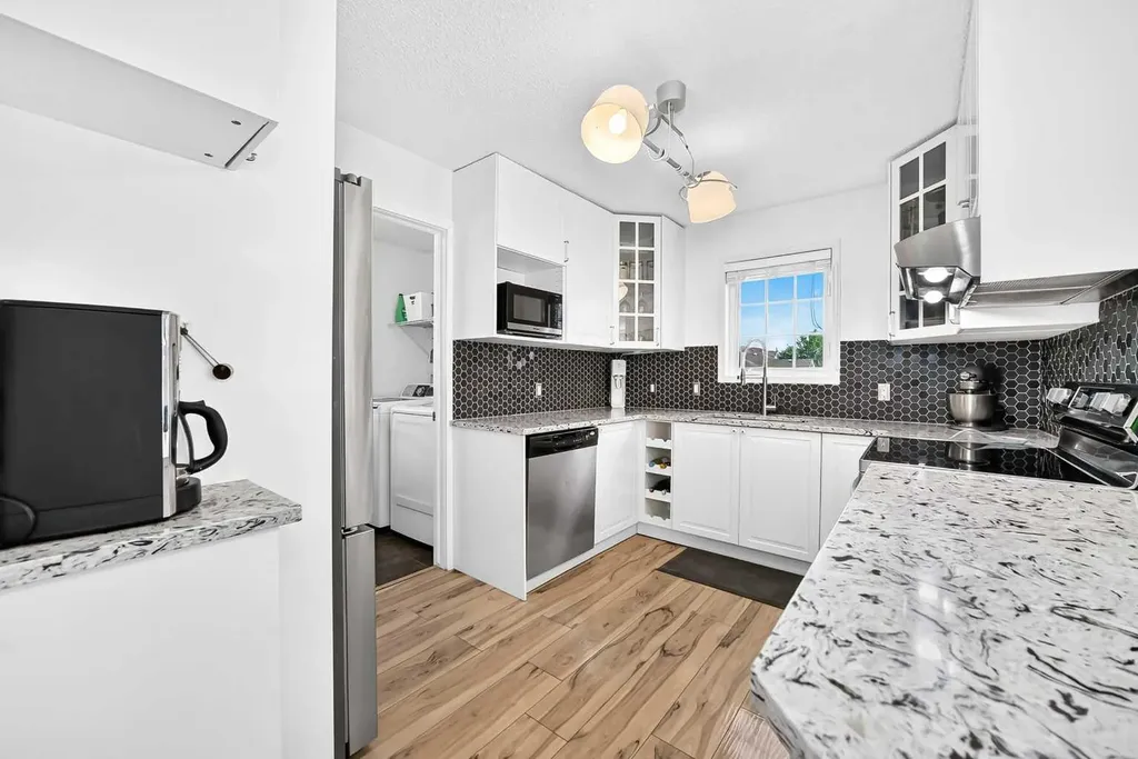7171 Coach Hill Road SW Calgary AB T3H 3R7