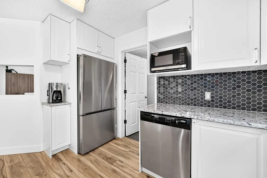 7171 Coach Hill Road SW Calgary AB T3H 3R7