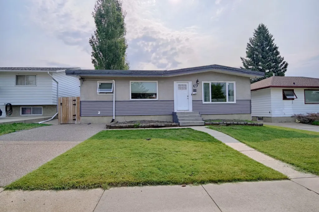 32 Lemoyne Crescent W Lethbridge AB T1K 4A5