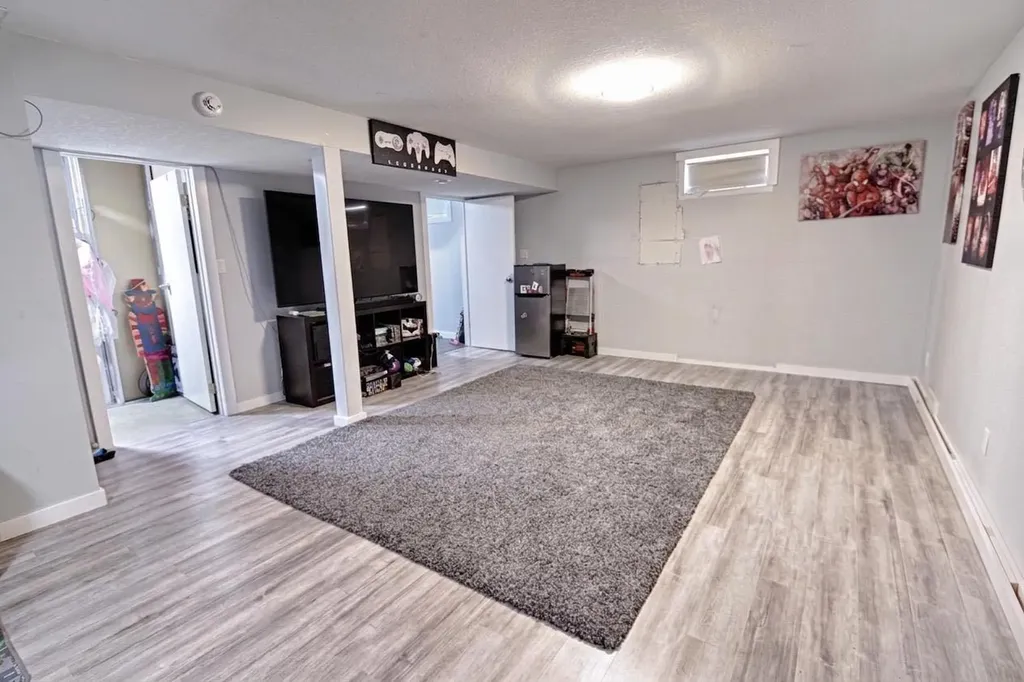 32 Lemoyne Crescent W Lethbridge AB T1K 4A5