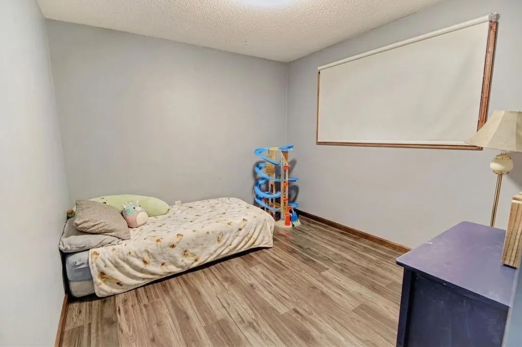 32 Lemoyne Crescent W Lethbridge AB T1K 4A5
