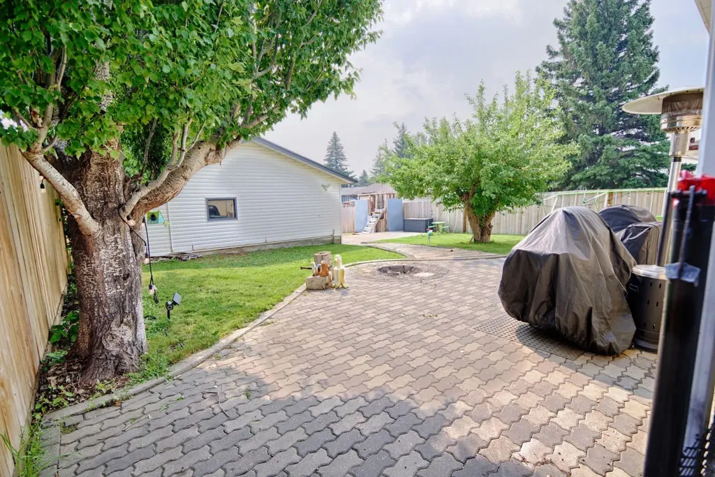 32 Lemoyne Crescent W Lethbridge AB T1K 4A5