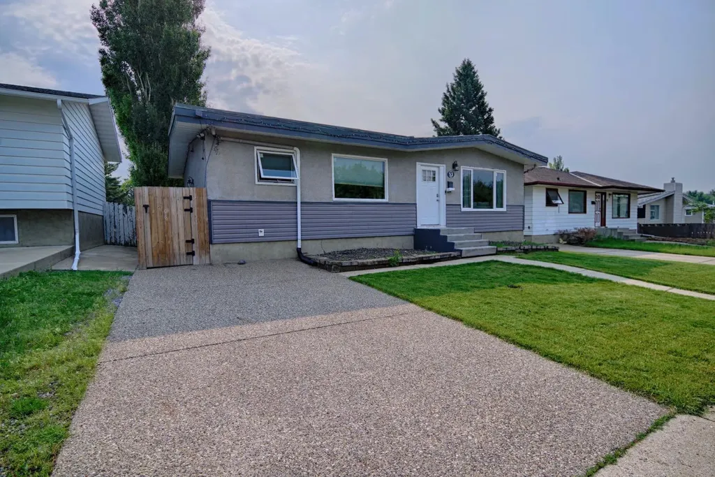 32 Lemoyne Crescent W Lethbridge AB T1K 4A5