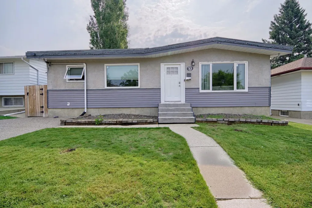 32 Lemoyne Crescent W Lethbridge AB T1K 4A5