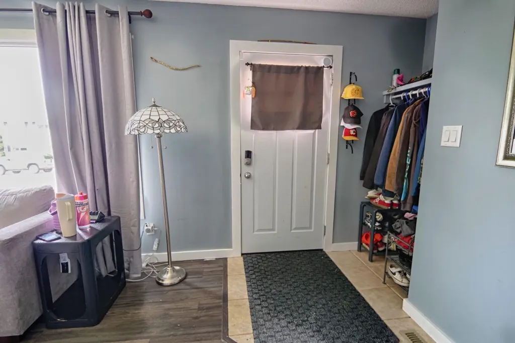 32 Lemoyne Crescent W Lethbridge AB T1K 4A5