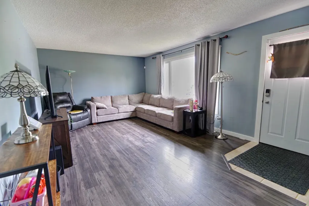 32 Lemoyne Crescent W Lethbridge AB T1K 4A5