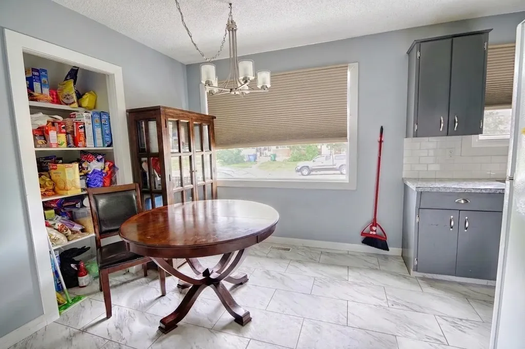 32 Lemoyne Crescent W Lethbridge AB T1K 4A5