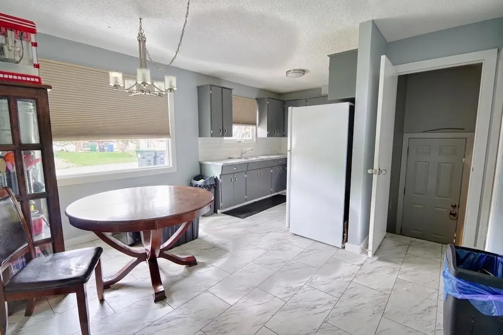 32 Lemoyne Crescent W Lethbridge AB T1K 4A5