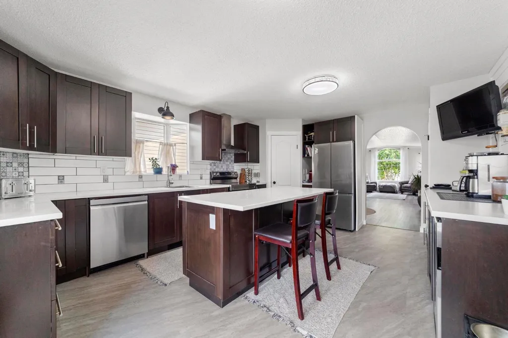 5412 60 Street Camrose AB T4V 4G7