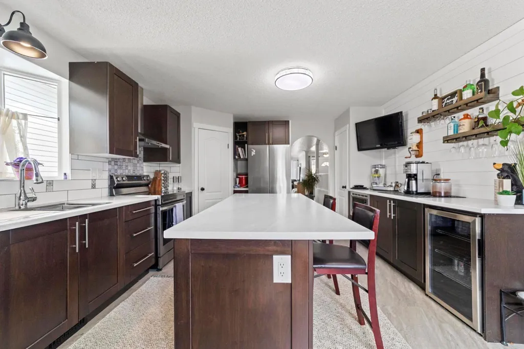 5412 60 Street Camrose AB T4V 4G7