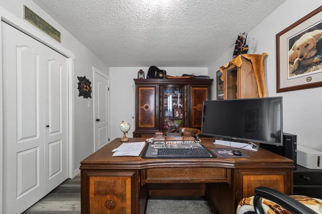5412 60 Street Camrose AB T4V 4G7