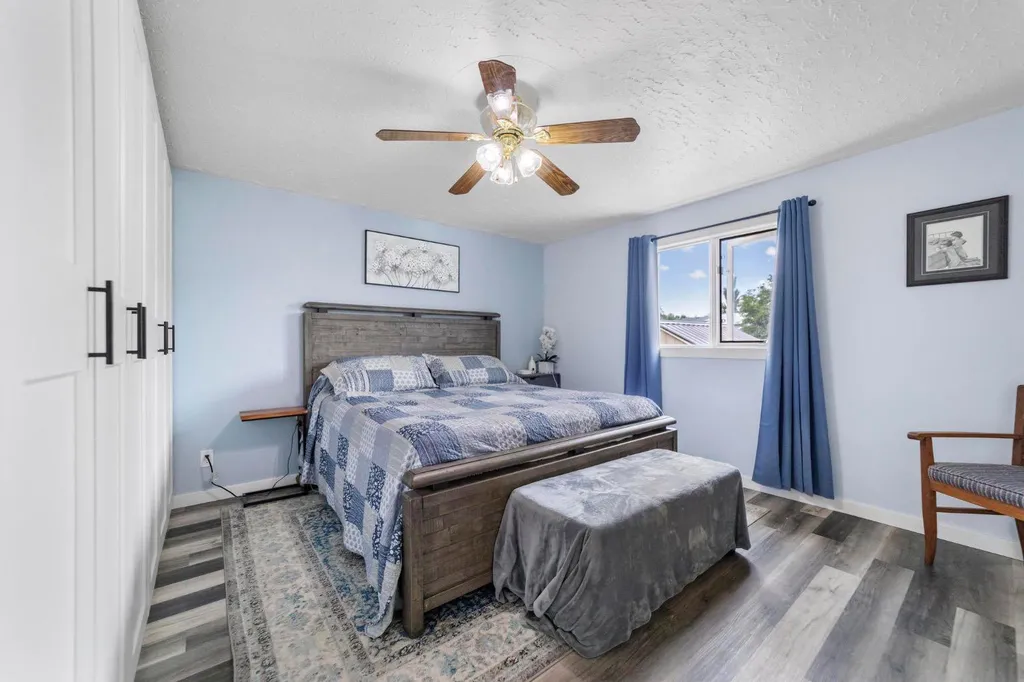 5412 60 Street Camrose AB T4V 4G7