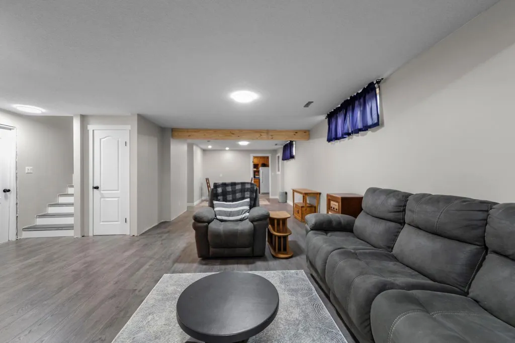 5412 60 Street Camrose AB T4V 4G7