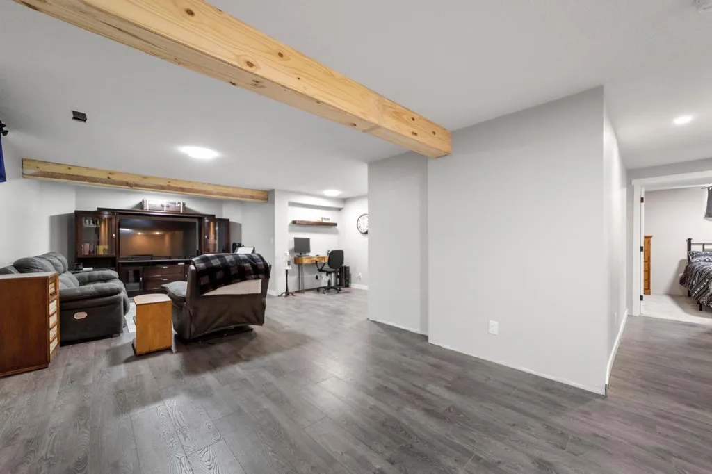 5412 60 Street Camrose AB T4V 4G7
