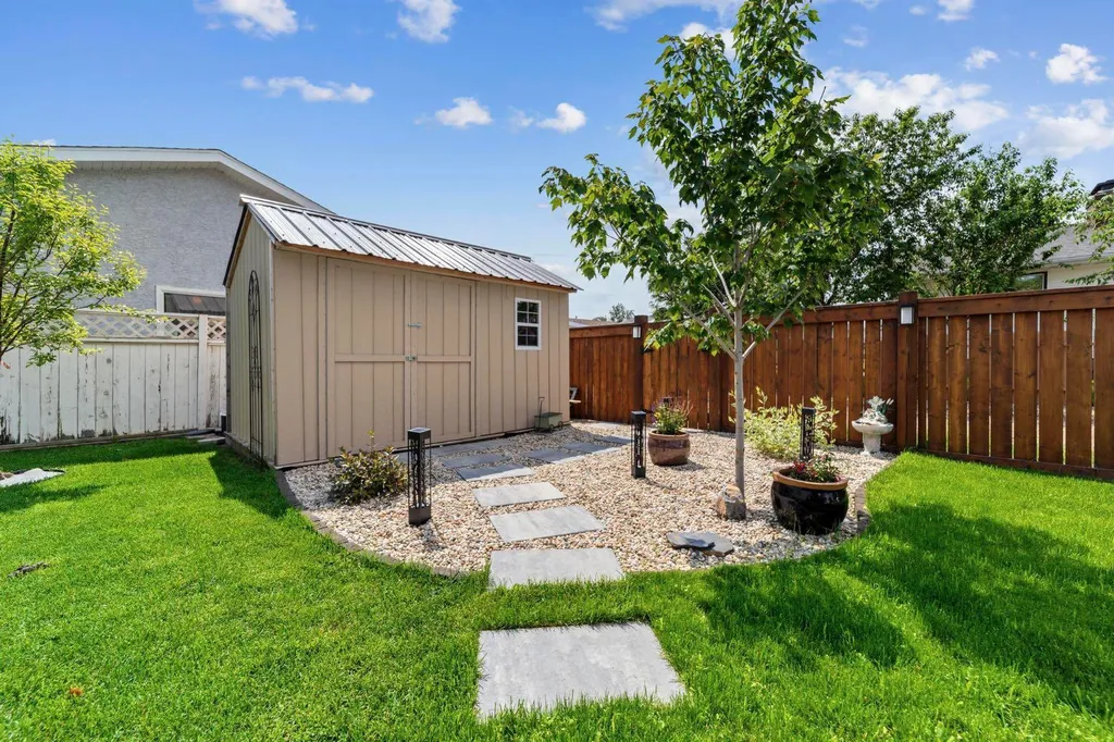 5412 60 Street Camrose AB T4V 4G7