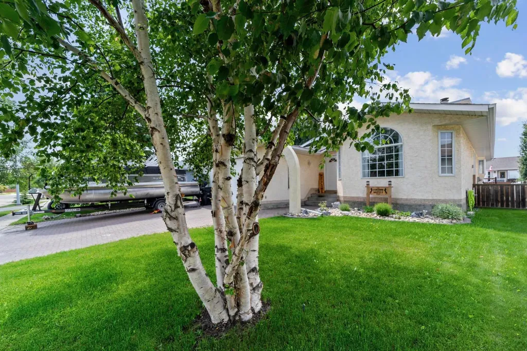 5412 60 Street Camrose AB T4V 4G7