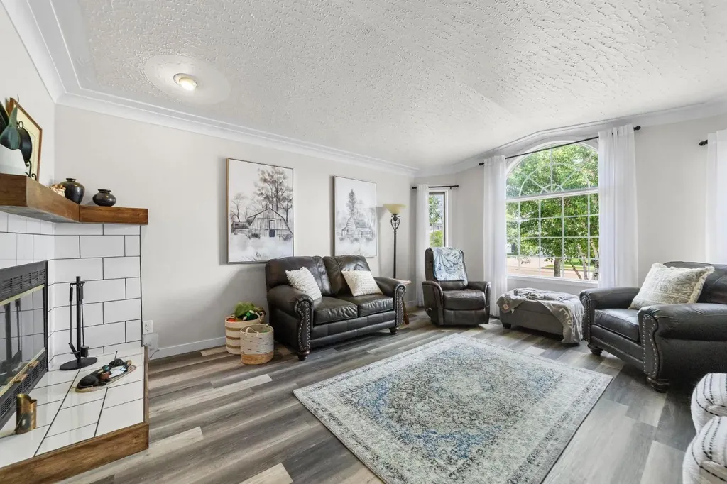 5412 60 Street Camrose AB T4V 4G7
