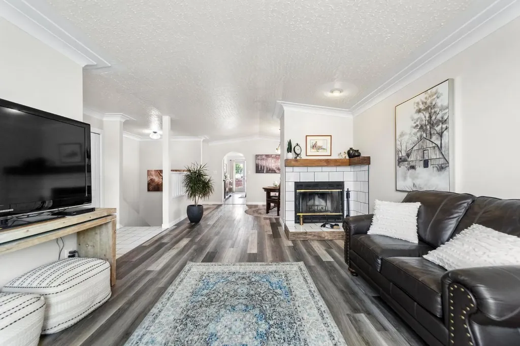 5412 60 Street Camrose AB T4V 4G7