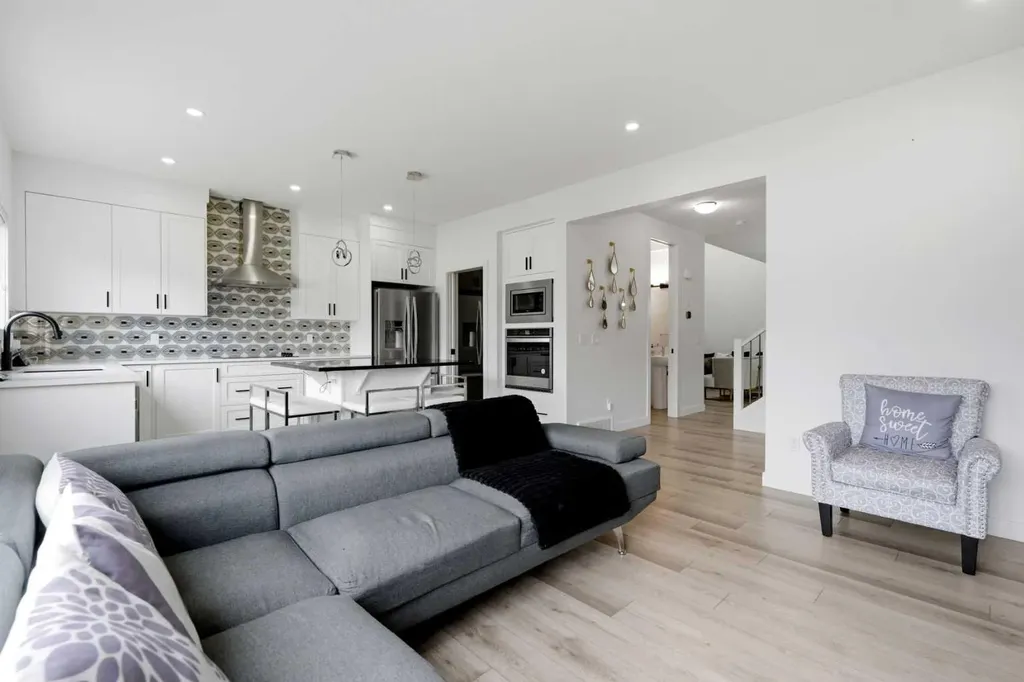 160 Homestead Grove NE Calgary AB T3J 2G6
