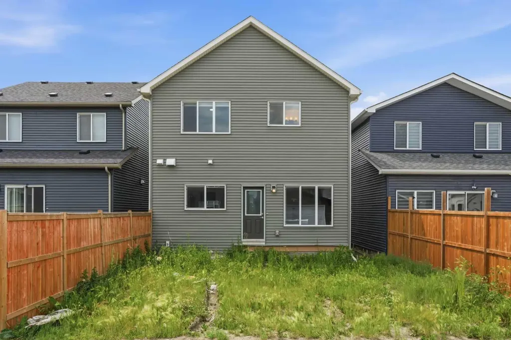 160 Homestead Grove NE Calgary AB T3J 2G6