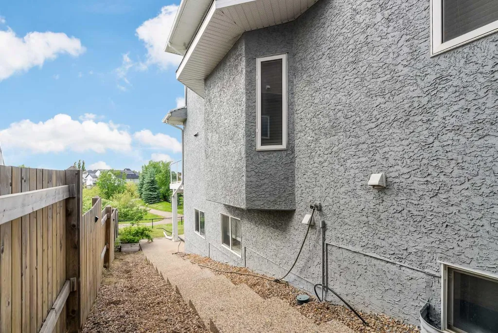 169 Lindstrom Crescent Fort Mcmurray AB T9K 2N8