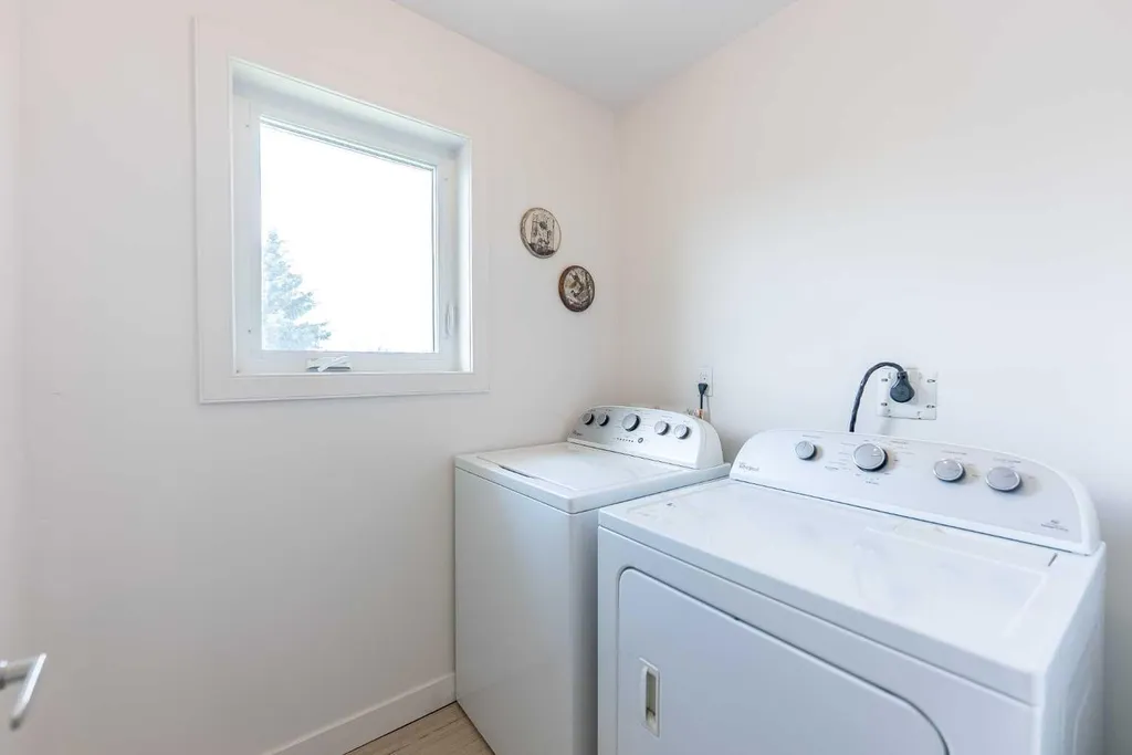 5140 51 Street Lacombe AB T4L 1H9