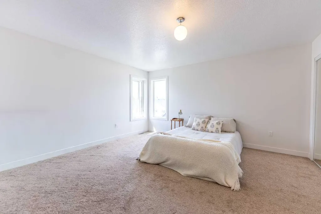 5140 51 Street Lacombe AB T4L 1H9