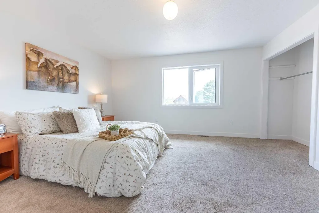 5140 51 Street Lacombe AB T4L 1H9