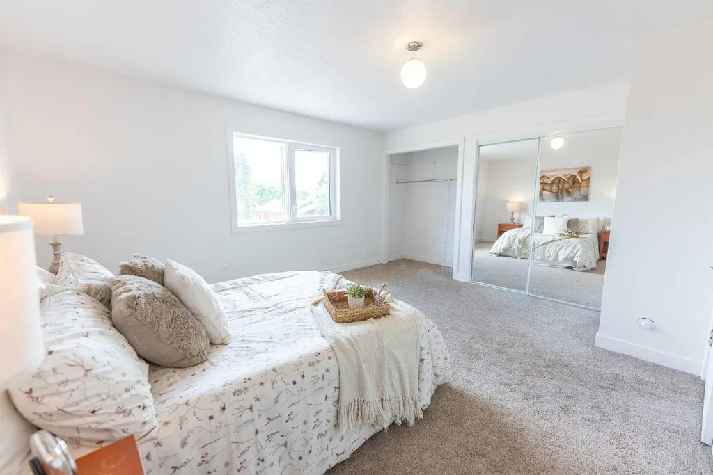 5140 51 Street Lacombe AB T4L 1H9