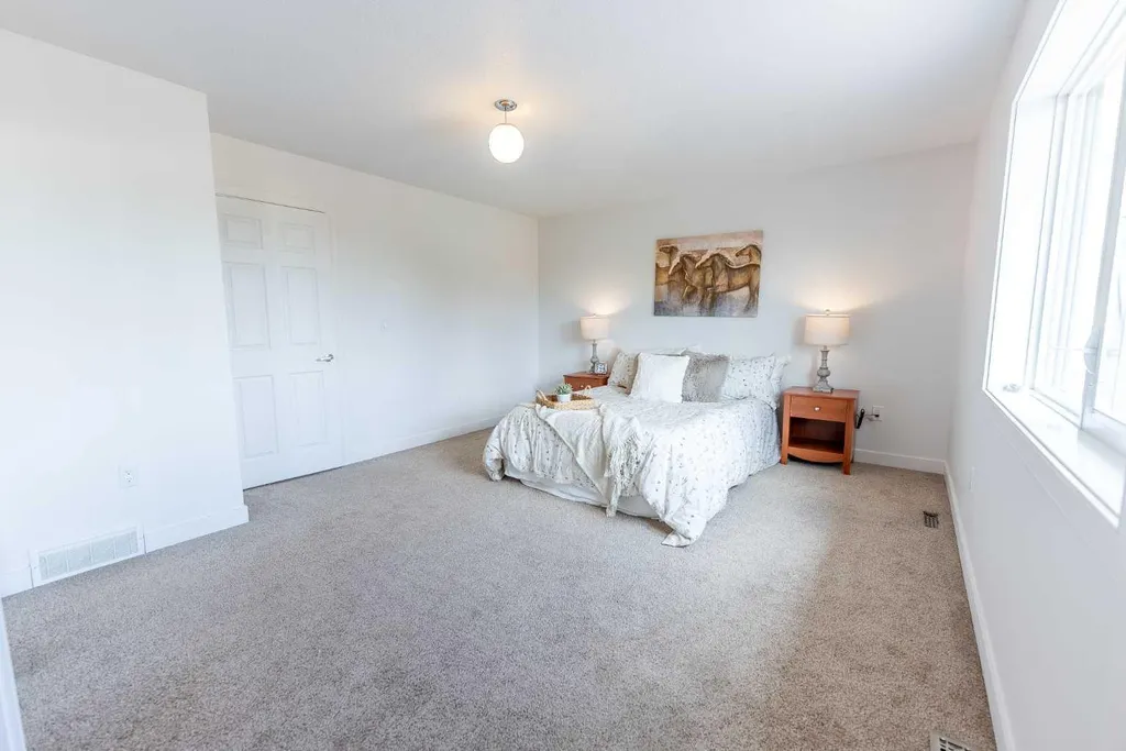 5140 51 Street Lacombe AB T4L 1H9