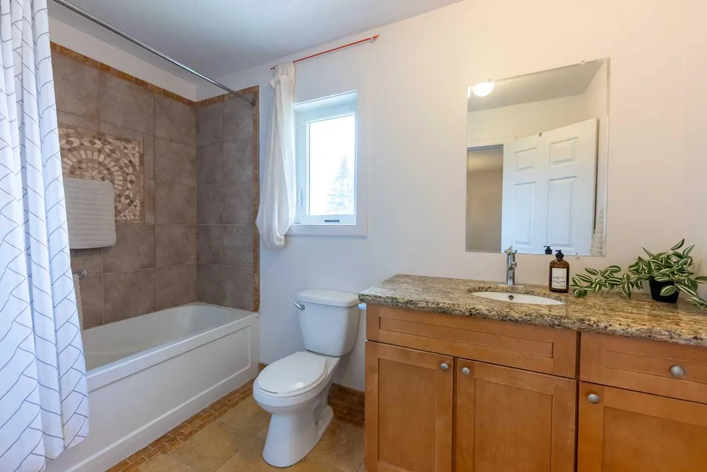5140 51 Street Lacombe AB T4L 1H9