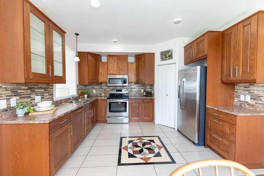 5140 51 Street Lacombe AB T4L 1H9