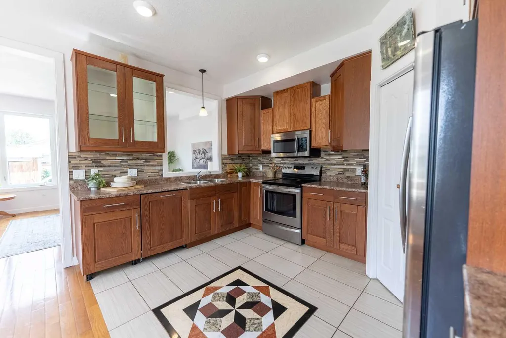 5140 51 Street Lacombe AB T4L 1H9
